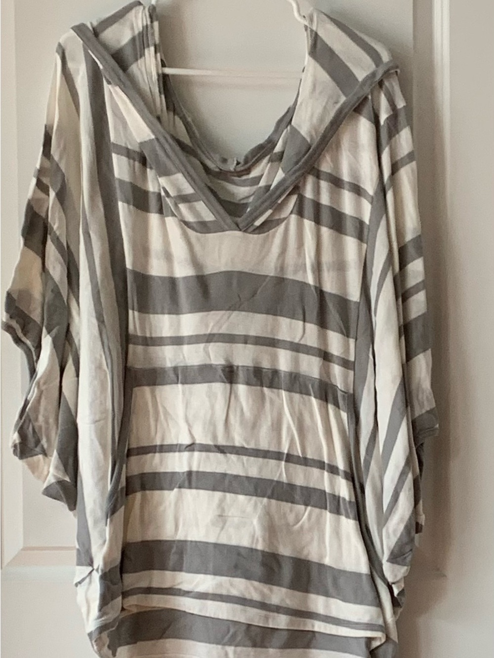 Old Navy Women's Cream and Gray Striped Hooded Top